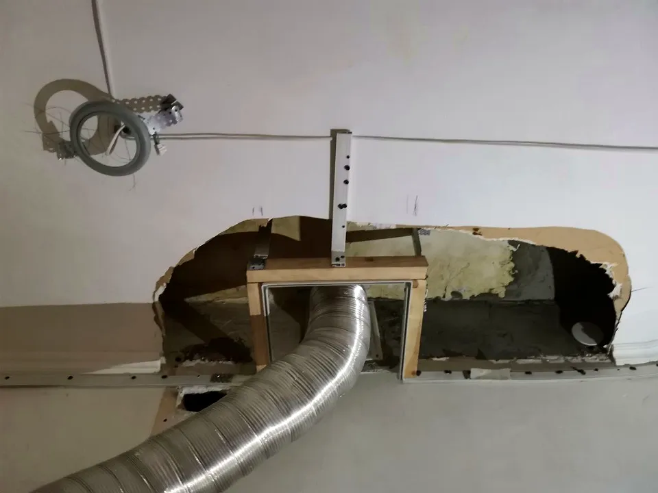 Натяжной потолок с газовой колонкой